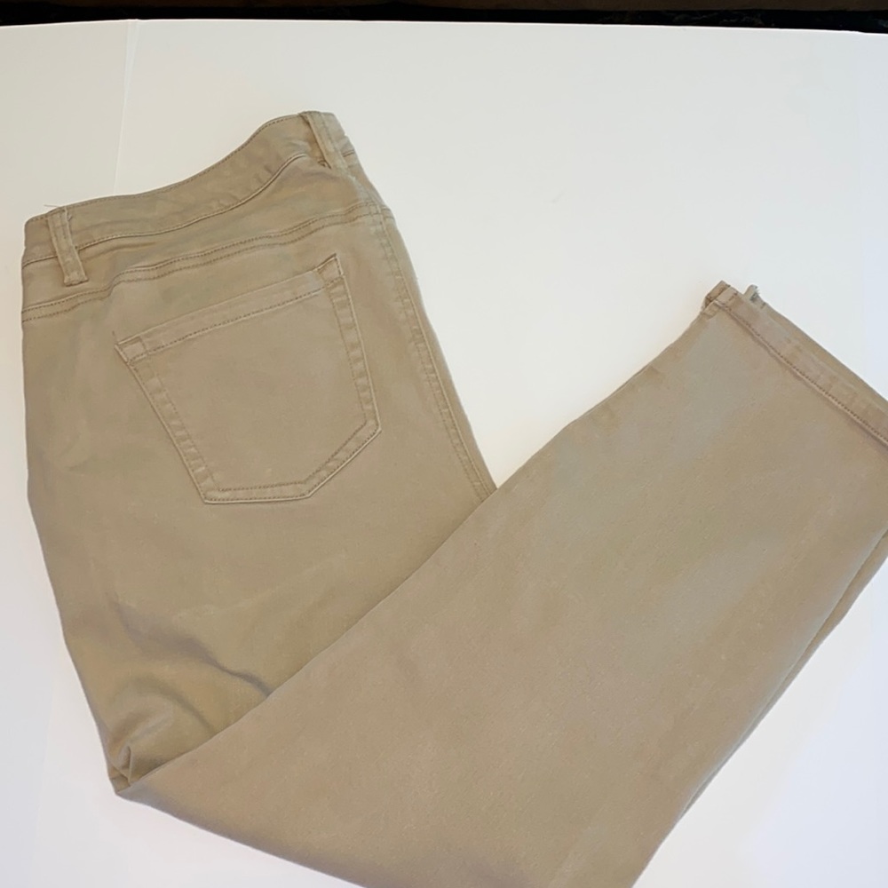 Lane Bryant khaki colored jeans  capri straight leg size 16